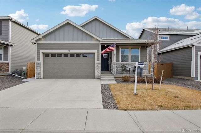 view of front facade with a garage