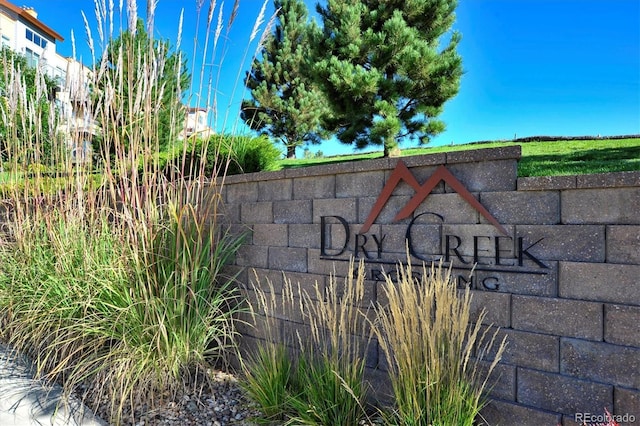 view of community / neighborhood sign