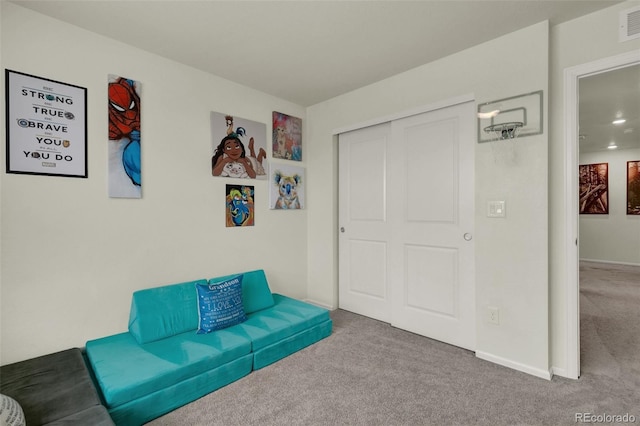 sitting room with carpet floors