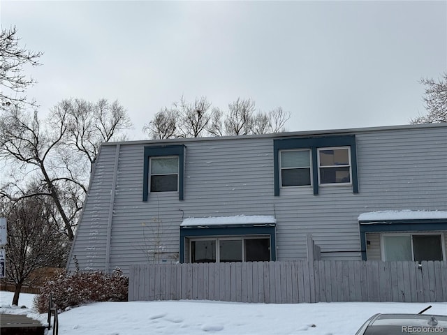 view of front of property