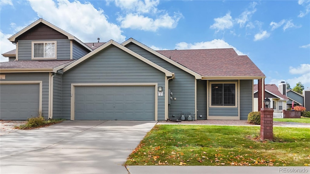 view of front of house featuring a front lawn and a garage