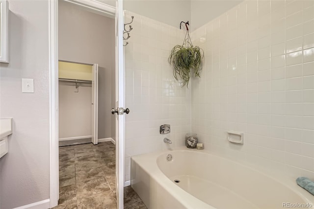 bathroom featuring a washtub