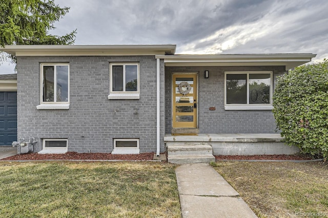 view of front of house with a front yard