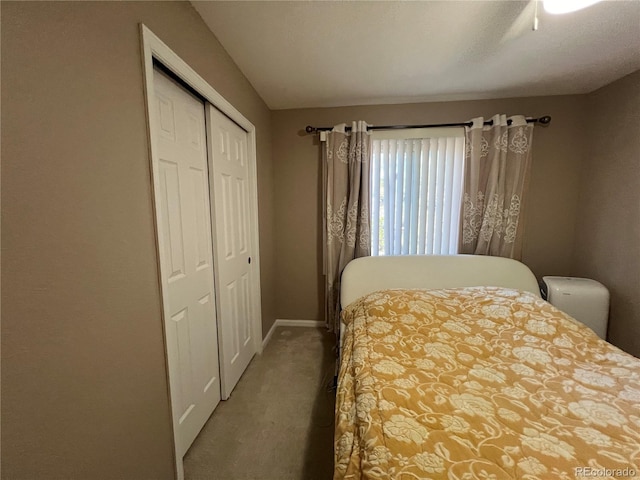 bedroom with ceiling fan, carpet floors, and a closet