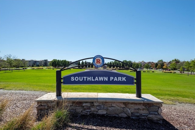 community sign featuring a lawn