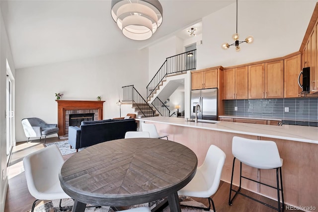 714 Sedge Way, Lafayette, CO 80026 - kitchen with stainless steel appliances, high vaulted ceiling, backsplash, a sink, and wood finished floors