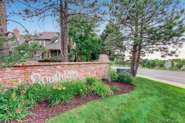 2902 W Long Cir Unit B, Littleton, CO 80120 - community / neighborhood sign with a lawn
