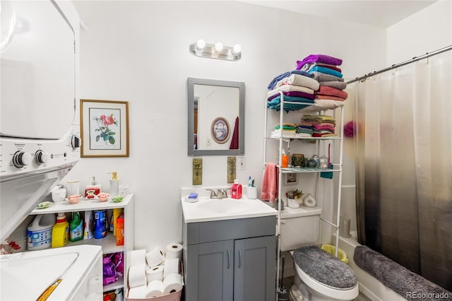 609 W 8th St Unit 611, Pueblo, CO 81003 - full bathroom with stacked washing machine and dryer, vanity, shower / bath combination with curtain, and toilet