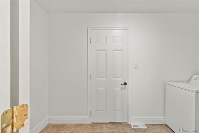 clothes washing area with washer / clothes dryer