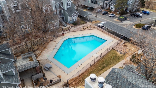 view of swimming pool