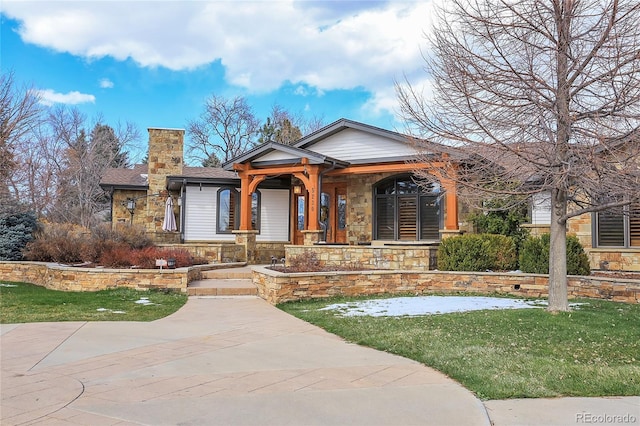 view of front facade featuring a front yard and a porch