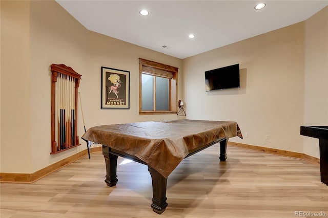 playroom featuring light hardwood / wood-style floors and pool table