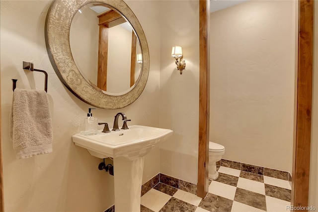 bathroom featuring sink and toilet