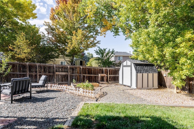 view of yard with a storage unit