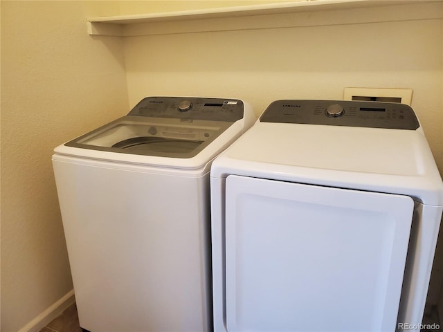 14251 E 1st Dr Unit 305, Aurora, CO 80011 - laundry room with washer and dryer
