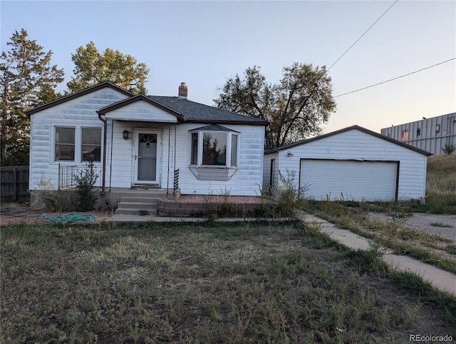 view of front of home featuring a lawn