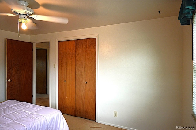 bedroom featuring carpet floors, baseboards, a ceiling fan, and a closet