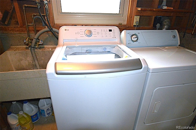 laundry room with laundry area and washing machine and clothes dryer