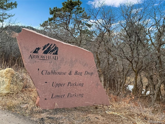 view of community / neighborhood sign