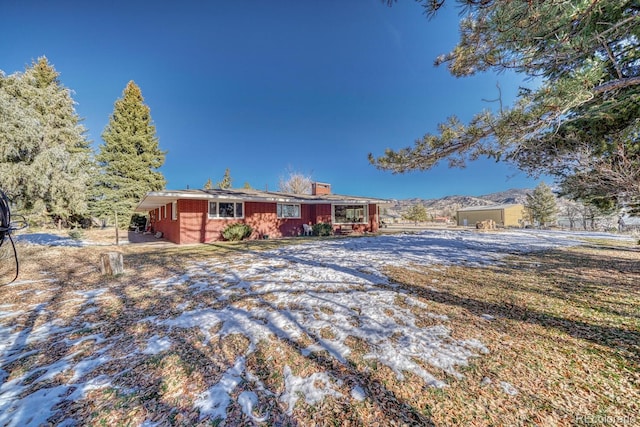 view of front of home featuring a mountain view