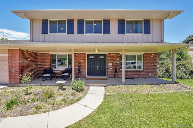 view of front of house with covered porch and a front yard