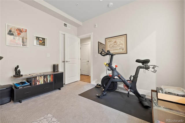 workout room with carpet flooring, baseboards, and visible vents