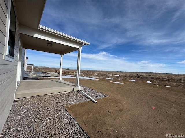 view of yard featuring a patio area