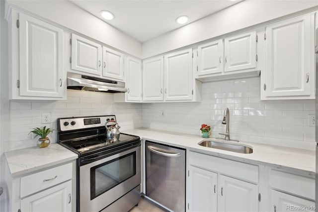 3365 Chisholm Trl Unit B102, Boulder, CO 80301 - kitchen with stainless steel appliances, under cabinet range hood, a sink, white cabinetry, and recessed lighting