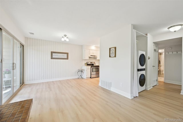 3365 Chisholm Trl Unit B102, Boulder, CO 80301 - unfurnished living room featuring stacked washer / drying machine and light wood-style flooring