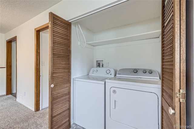laundry area with independent washer and dryer, carpet flooring, a textured ceiling, and baseboards