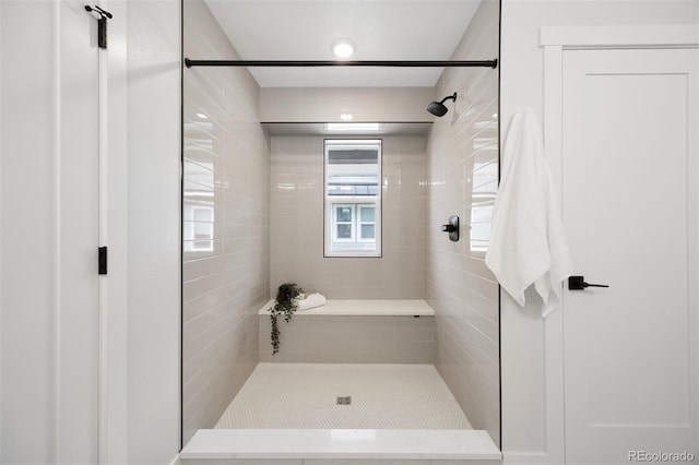 bathroom featuring a tile shower