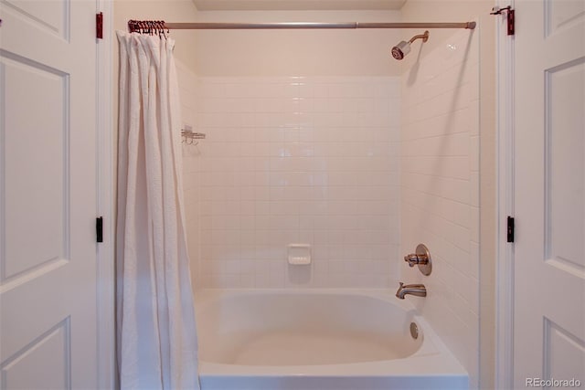 1839 Caleta Trl, Longmont, CO 80504 - full bathroom with shower / tub combo with curtain