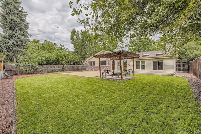 view of yard featuring a patio area and a pergola