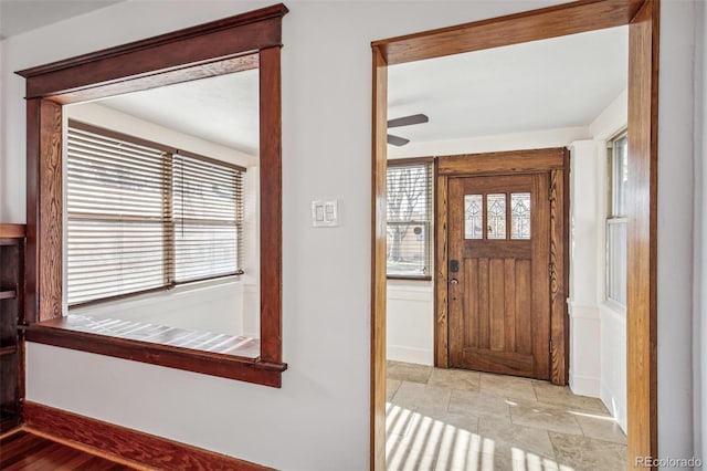 foyer entrance featuring ceiling fan