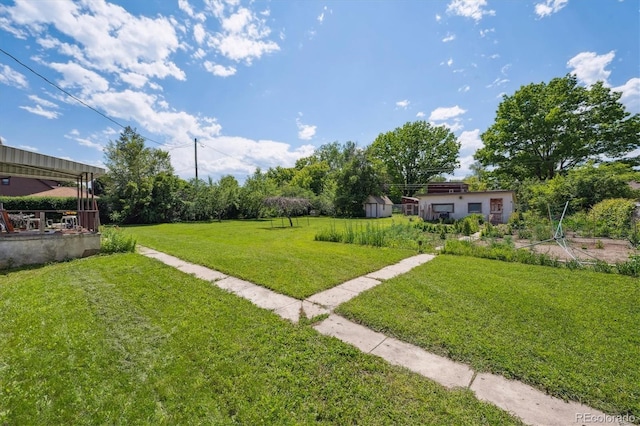 675 Holland St, Lakewood, CO 80215 - view of green lawn