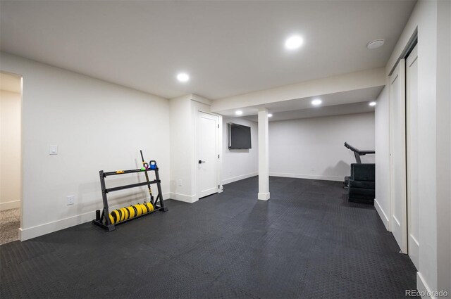 exercise room featuring baseboards and recessed lighting