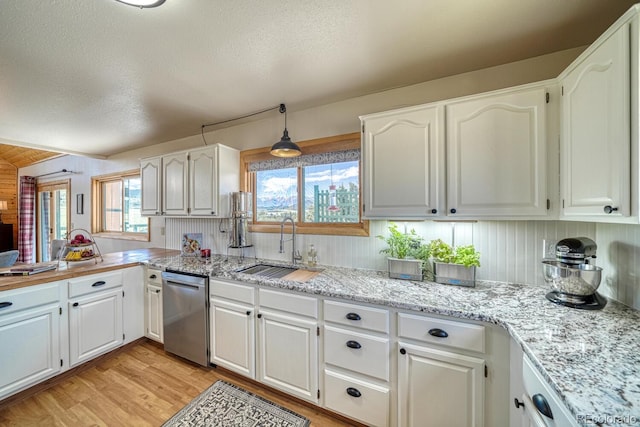895 Acorn Rd, Cotopaxi, CO 81223 - kitchen with stainless steel dishwasher, a textured ceiling, light wood-type flooring, white cabinetry, and a peninsula
