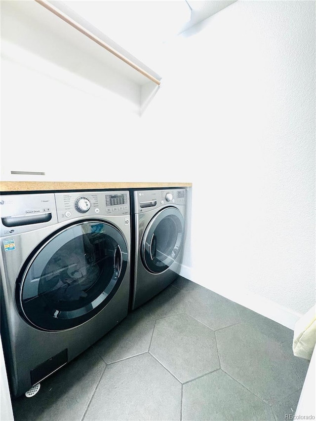 2831 Shadow Lake Rd, Lafayette, CO 80026 - laundry room featuring washer and clothes dryer and baseboards