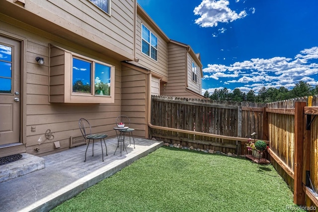 458 Rolling Hills Dr, Colorado Springs, CO 80919 - view of yard featuring a patio