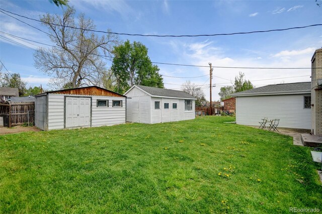 view of yard with an outdoor structure
