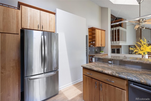 10572 E Orchard Pl, Englewood, CO 80111 - kitchen featuring stainless steel appliances, ceiling fan, light wood-style floors, open shelves, and vaulted ceiling