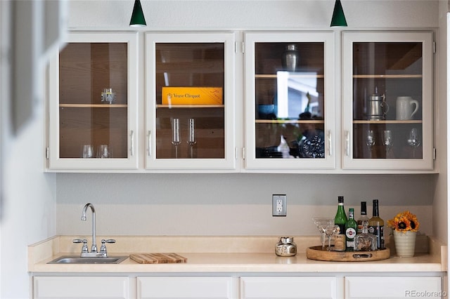 10572 E Orchard Pl, Englewood, CO 80111 - view of indoor bar