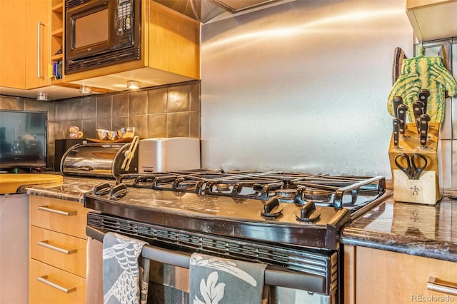 1401 Wewatta St Unit 806, Denver, CO 80202 - kitchen featuring black appliances, tasteful backsplash, and dark countertops