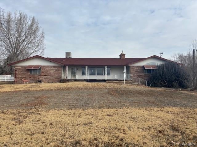 ranch-style home with a front yard