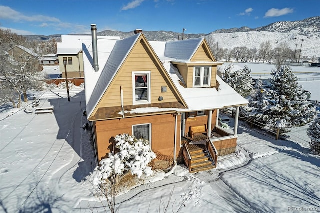 view of front of house featuring a mountain view