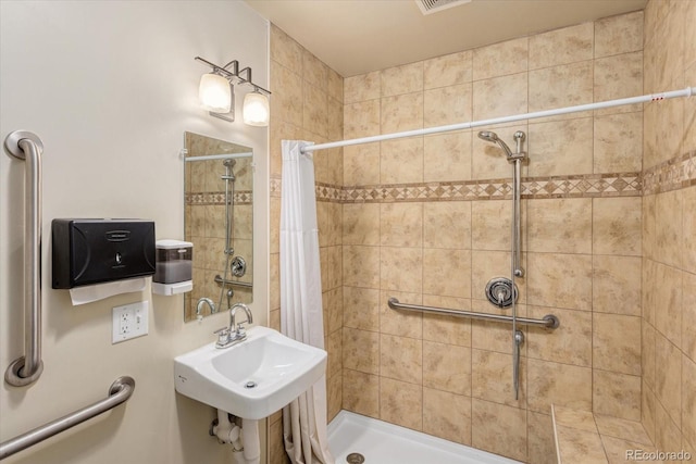 bathroom with a shower with curtain and sink