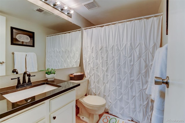 full bath with visible vents, curtained shower, toilet, and vanity