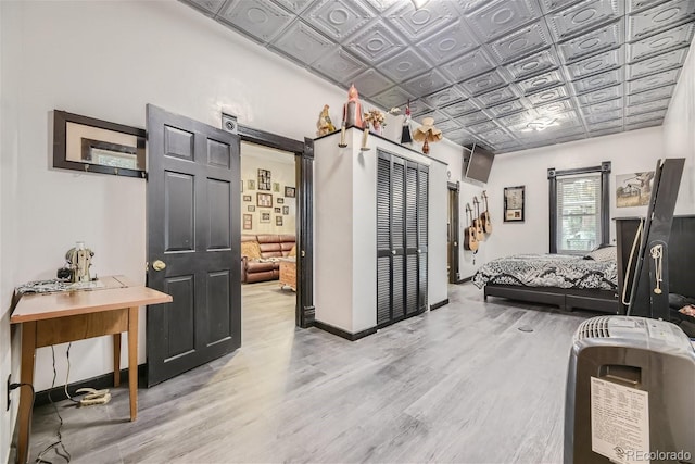 bedroom featuring light hardwood / wood-style floors and a barn door