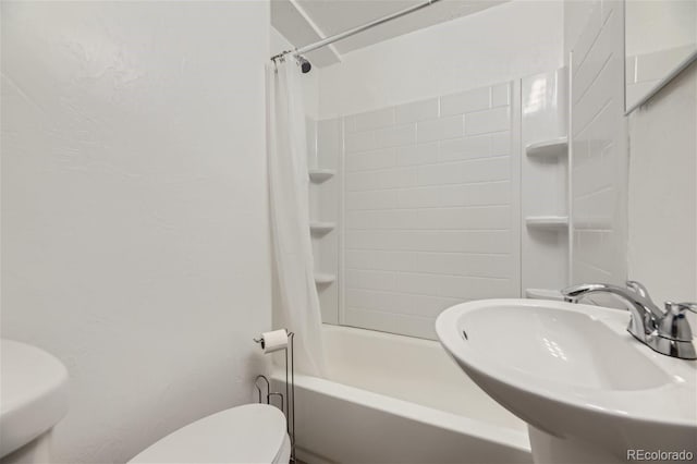 full bathroom with sink, toilet, and shower / bathtub combination with curtain