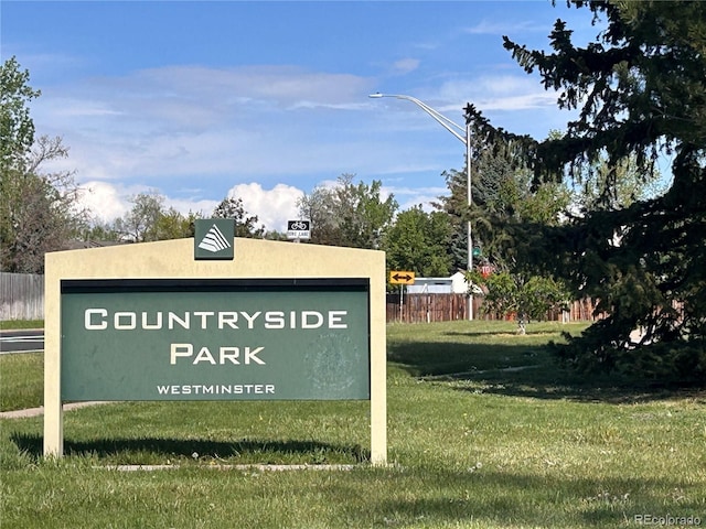 view of community / neighborhood sign